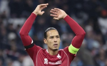 开云-真敢问！记者问斯洛特：阿隆索何时上任 范戴克回怼：太不尊重人了