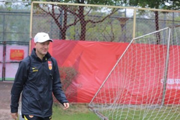 开云APP-亚运队新帅飞抵迪拜有备而来 扬科维奇交接后回国