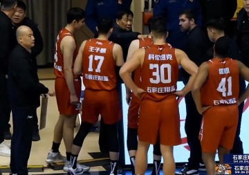 开云APP-4个加时！3小时15分钟！中国篮球史诗苦战引发巨大争议：裁判太黑