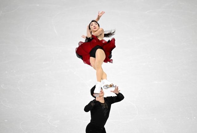 1771197878114048681.jpg 冬奥会|花样滑冰——双人滑短节目赛况XxjpseC000771_20260216_MVPFN0A001.jpg